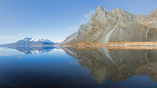 Mountain range reflection lake blue 10 - the still water of a lake free wallpaper