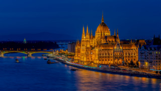 Large building bridge boat night - aladár körösfőikriesch free wallpaper