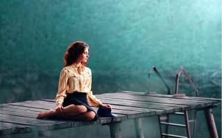 Woman dock hat suitcase cinematic - anka zhuravleva free wallpaper