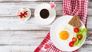 Plate eggs toast tomatoes coffee - a plate of food free wallpaper