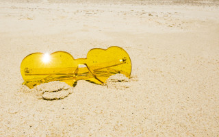 Sunglasses heart mirror sand beach - cerith wyn evans free wallpaper