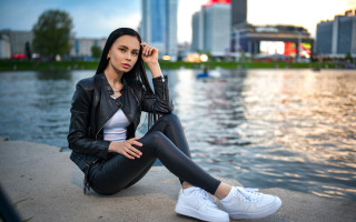 Woman lake city portrait blurry - free city wallpaper