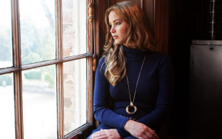 Woman sitting window curtains street - annie leibovitz free wallpaper for desktop