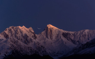 Mountain range crescent moon clouds - amir zand free wallpaper