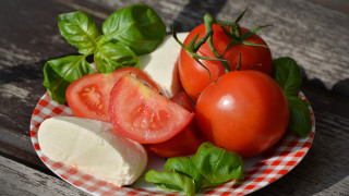 Tomatoes cheese basil wooden table - coppo di marcovaldo free wallpaper