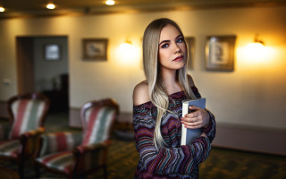 Woman portrait blonde blue eyes - a remote control free wallpaper