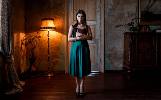 Woman dress room lamp portrait - free light wallpaper