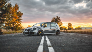Small car sunset clouds autumn - a small car free wallpaper