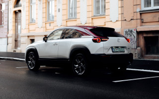 White suv graffiti building red - a white suv free wallpaper