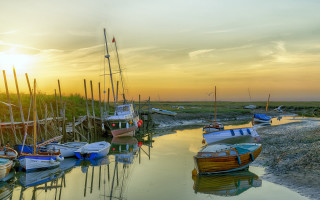Boats river shore sunset ocean - a shore line free wallpaper