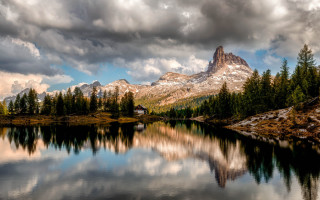 Mountain range reflection lake clouds 3 - a mountain range free wallpaper