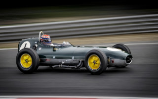 Vintage racecar helmet yellowrim motionblur - top of its free wallpaper for desktop