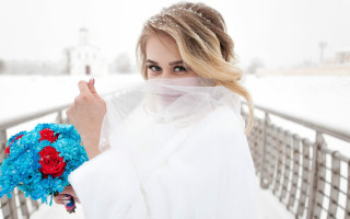 Woman white dress flower bouquet 3 - a bouquet of flowers free wallpaper for desktop