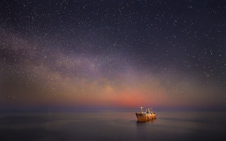 Night sky starboat water astronaut - star above free wallpaper