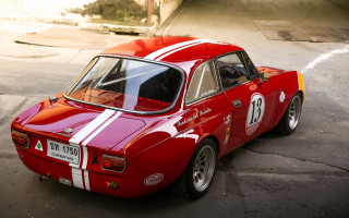 Red car white stripe street - alesso baldovinetti free wallpaper for desktop