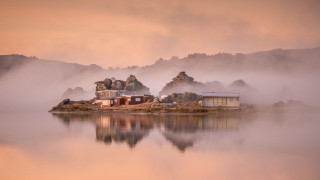 Small island lake fog mountains - a small island free wallpaper for desktop