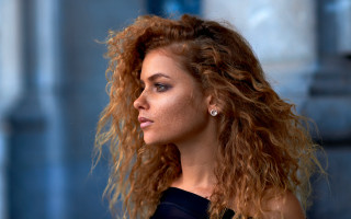 Red haired woman serious profile - pointillism free wallpaper for desktop