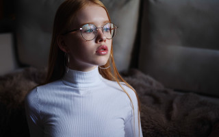 Woman glasses couch fur rug - a couch in a room free wallpaper for desktop