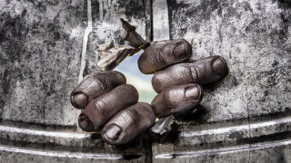 Metal leaf hole siqueiros oil - a close up of a metal object free wallpaper