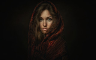 Woman red shawl blue eyes - artur tarnowski free wallpaper