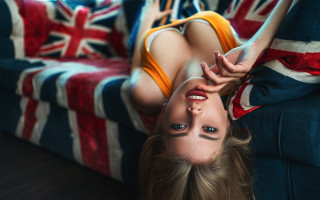 Woman bikini couch flag ring - british free wallpaper for desktop