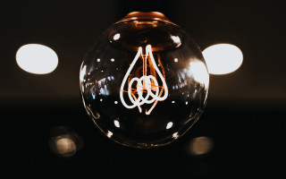 Light bulb string table background - free light wallpaper