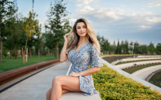 Woman park sky green dress - a bench and trees free wallpaper for desktop