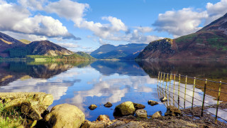Lake mountains fence rocks beatrix - the shore free wallpaper