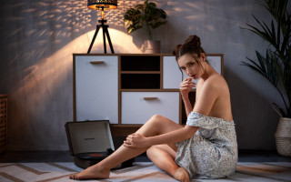 Elina karimova sitting laptop bare - a laptop free wallpaper