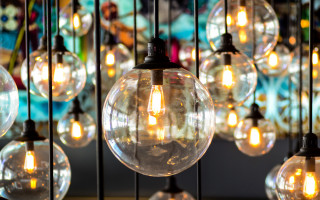 Light bulbs ceiling room lights - free light wallpaper for desktop