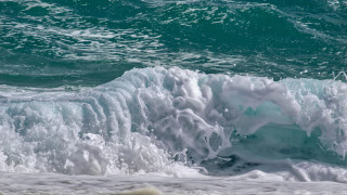 Wave shore iceberg ocean beach - the shore free wallpaper