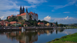 Castle hill river town bridge 2 - the other side of the river free wallpaper
