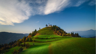 Green hill house trees blue - a green hill free wallpaper