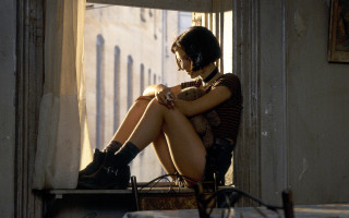 Woman ledge crossed helmet window - a ledge free wallpaper