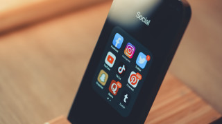 Cellphone wooden table automatistes technology - technology free wallpaper