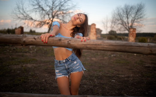 Woman leaning fence smiling autumn - a wooden fence free wallpaper for desktop