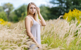 Woman field blonde portrait phone - her ear free wallpaper for desktop