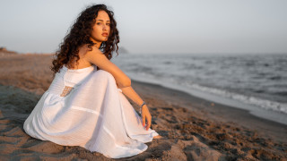 Beach woman white dress smile - a white dress free wallpaper for desktop