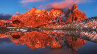 Mountain lake house magic red - a red sky free wallpaper for desktop