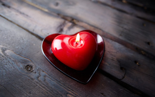 Red heart candle wooden table - candle free wallpaper