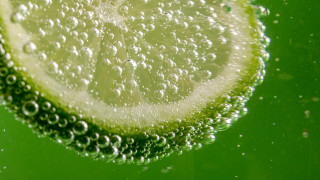 Lime slice water bubbles green - aquirax uno free wallpaper