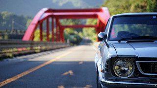Car red bridge water tilt - anamorphic len free wallpaper for desktop