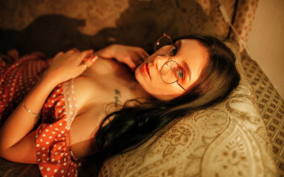 Elinor proby adams polka dot - glass free wallpaper for desktop