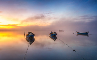 Boats lake cloudy sunset mountains 3 - top of a lake under a cloudy sky free wallpaper for desktop