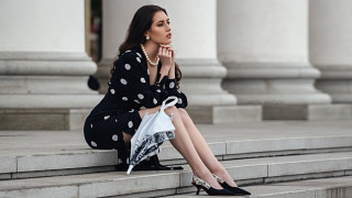 Woman sitting steps handbag fashion - a handbag free wallpaper