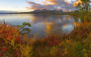 Lake mountains autumn sunset forest - a lake free wallpaper
