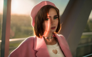 Woman pink coat hat balcony - a balcony free wallpaper for desktop