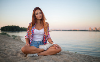 Beach sitting woman denim jewelry - neoplasticism free wallpaper