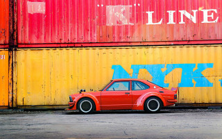 Red car yellow red graffiti - great composition free wallpaper