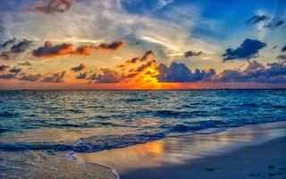 Sunset ocean clouds waves boat 2 - a sunset over the ocean free wallpaper